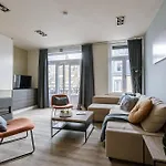 Charming And Comfort Town Mansion Apartment